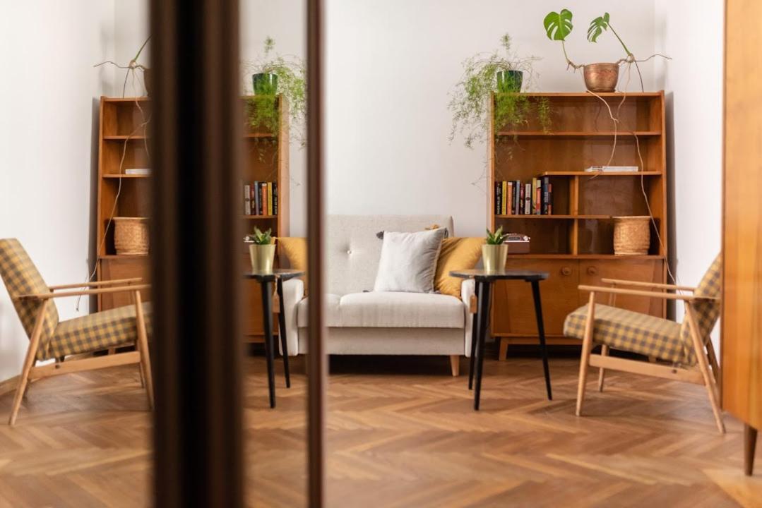 Vintage Apartment