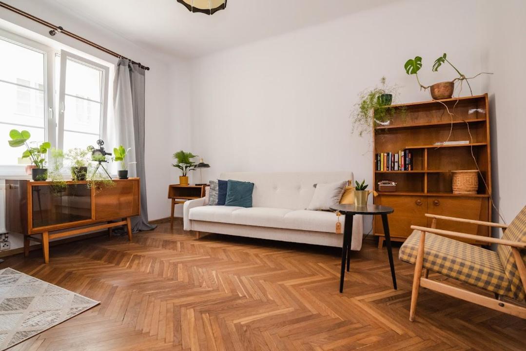 Vintage Apartment
