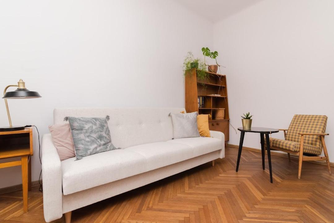 Vintage Apartment *