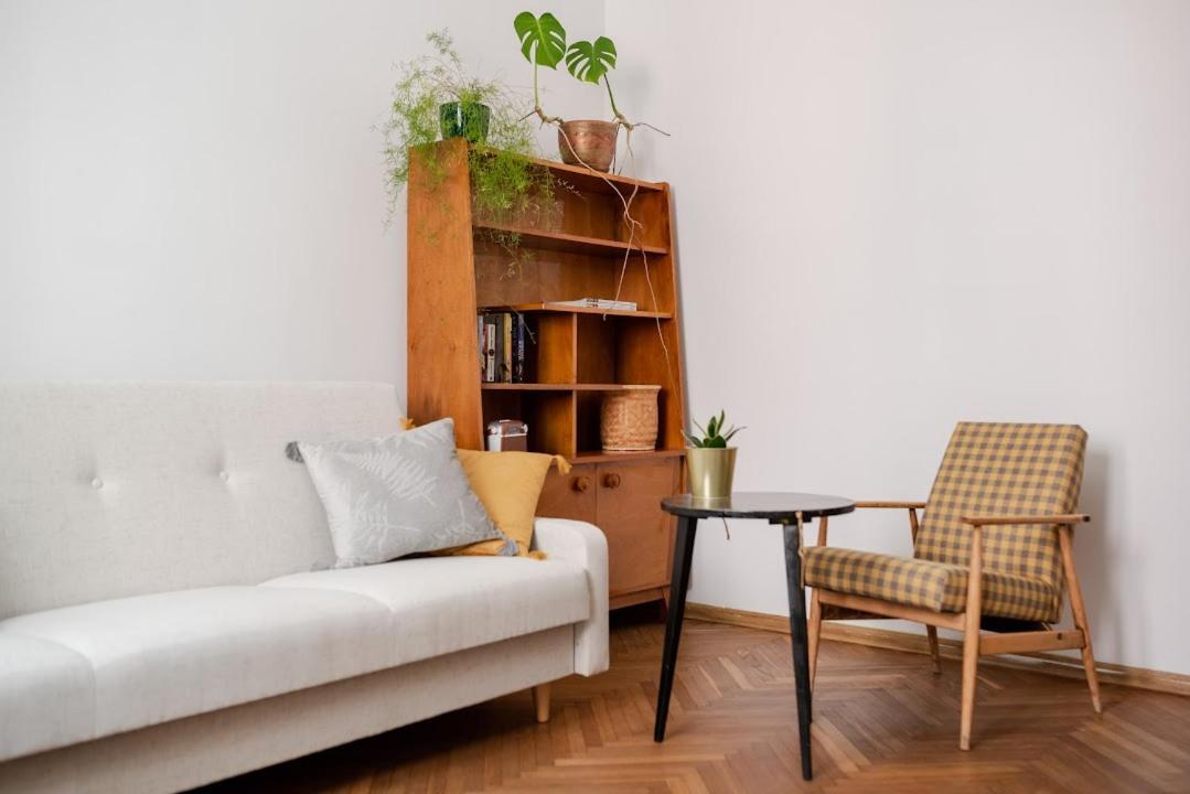 Vintage Apartment *